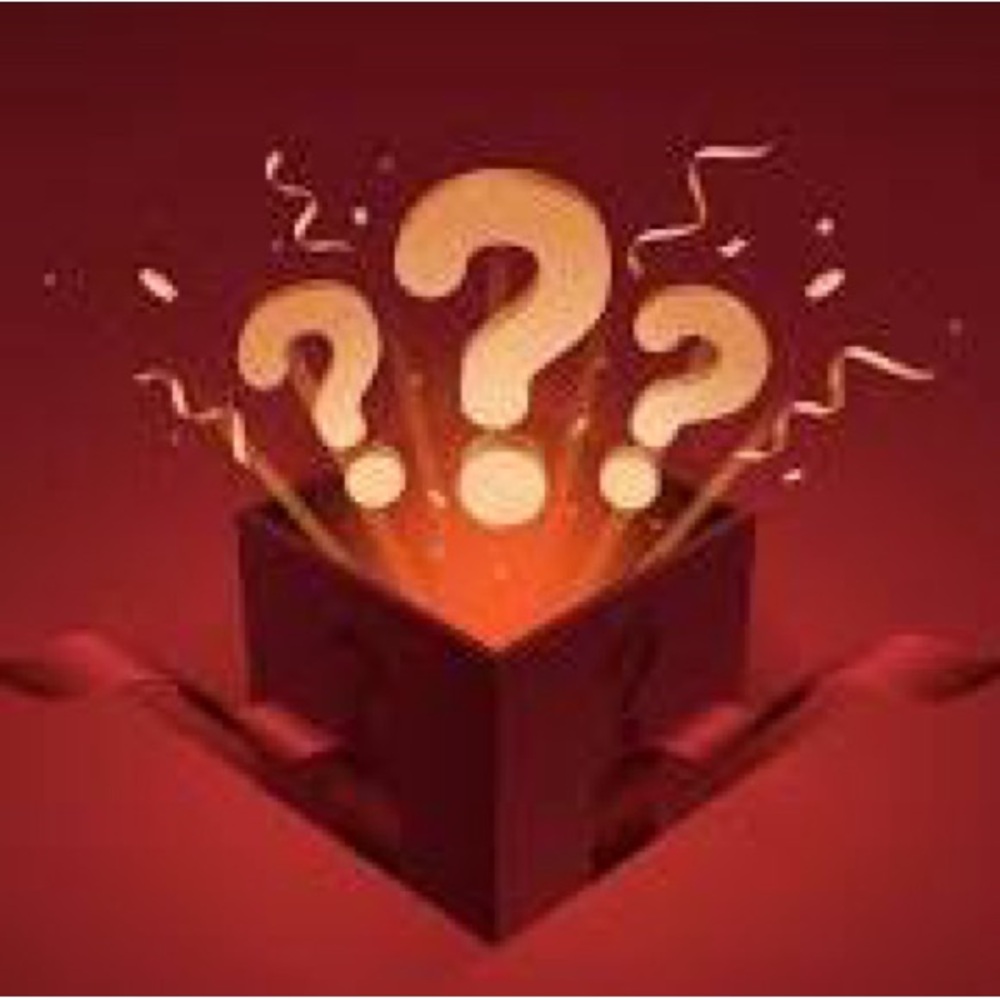 Curated mystery box (variety 8 pieces)